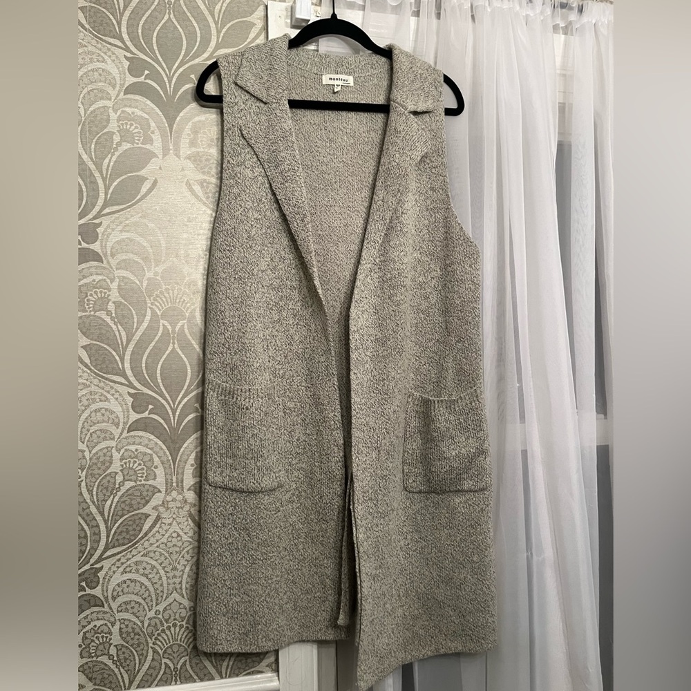 Monteau Women’s Large Sweater Vest- Open cardigan style. Light grey and white